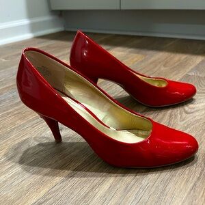 Bandolino 👠 red heels pumps dress shoes BDCourteous Courteous EUC SZ 8.5